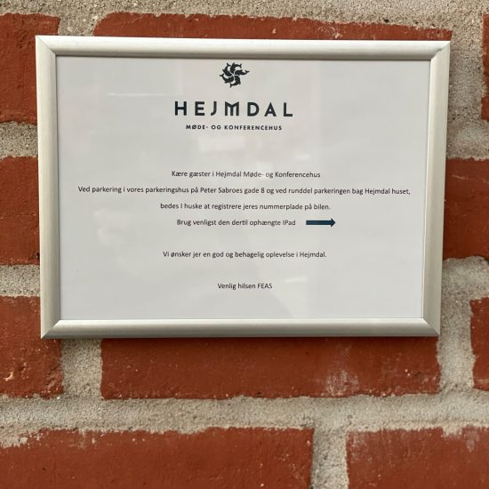 SKILT VED INDGANG 1